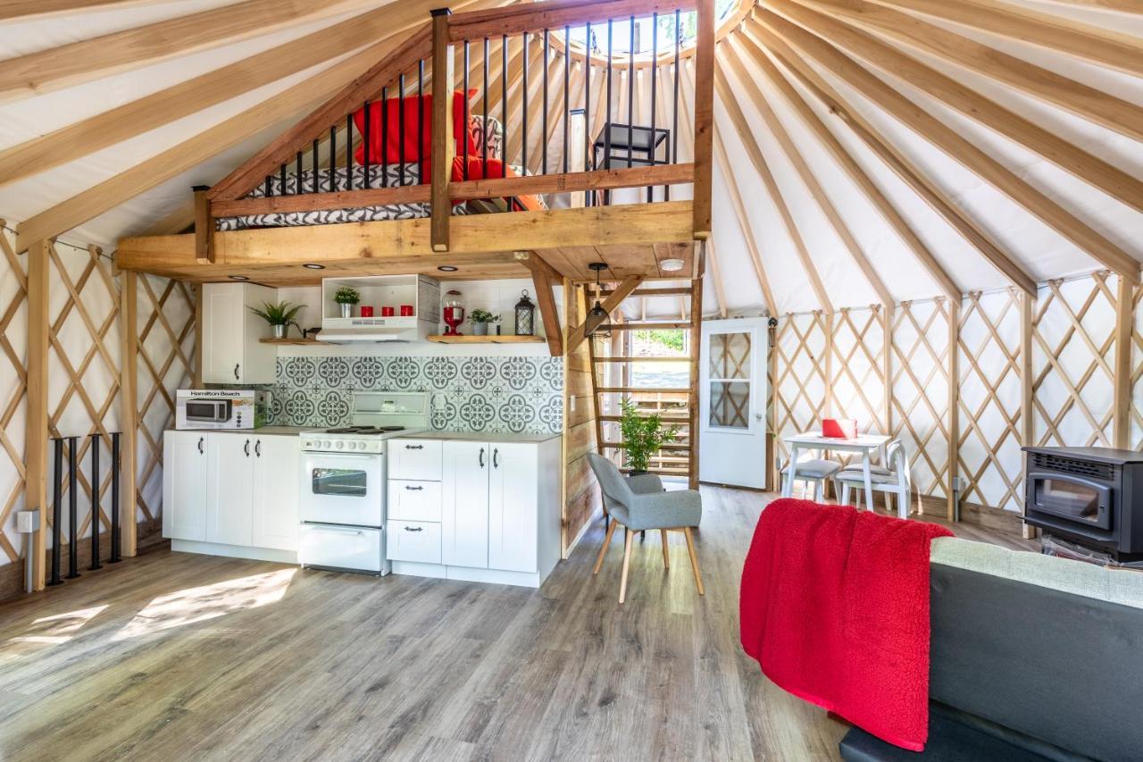 Yourtes Glamping Du Poisson Blanc Notre-Dame-du-Laus Exteriör bild
