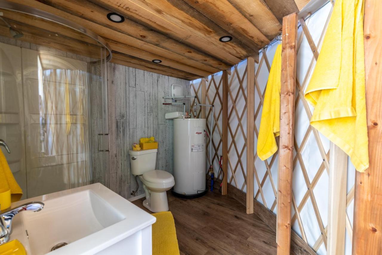 Yourtes Glamping Du Poisson Blanc Notre-Dame-du-Laus Exteriör bild