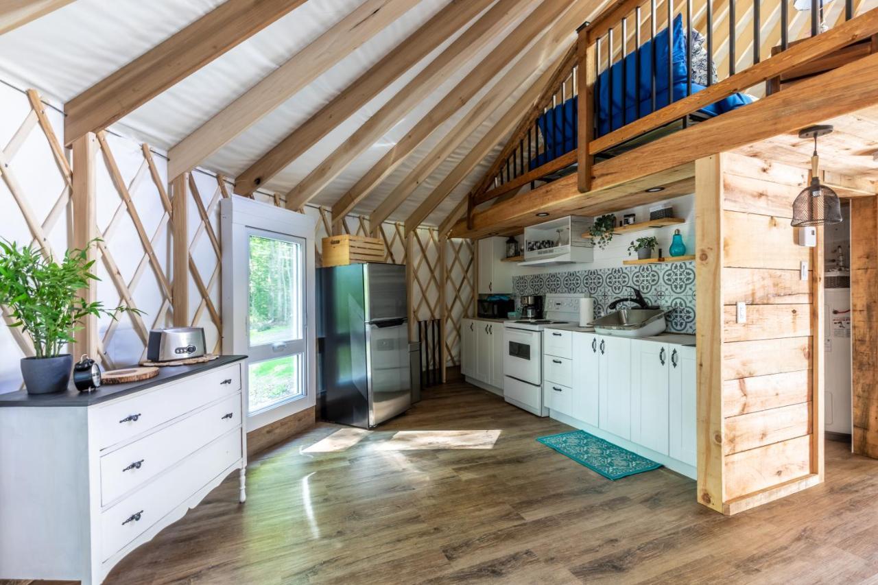 Yourtes Glamping Du Poisson Blanc Notre-Dame-du-Laus Exteriör bild