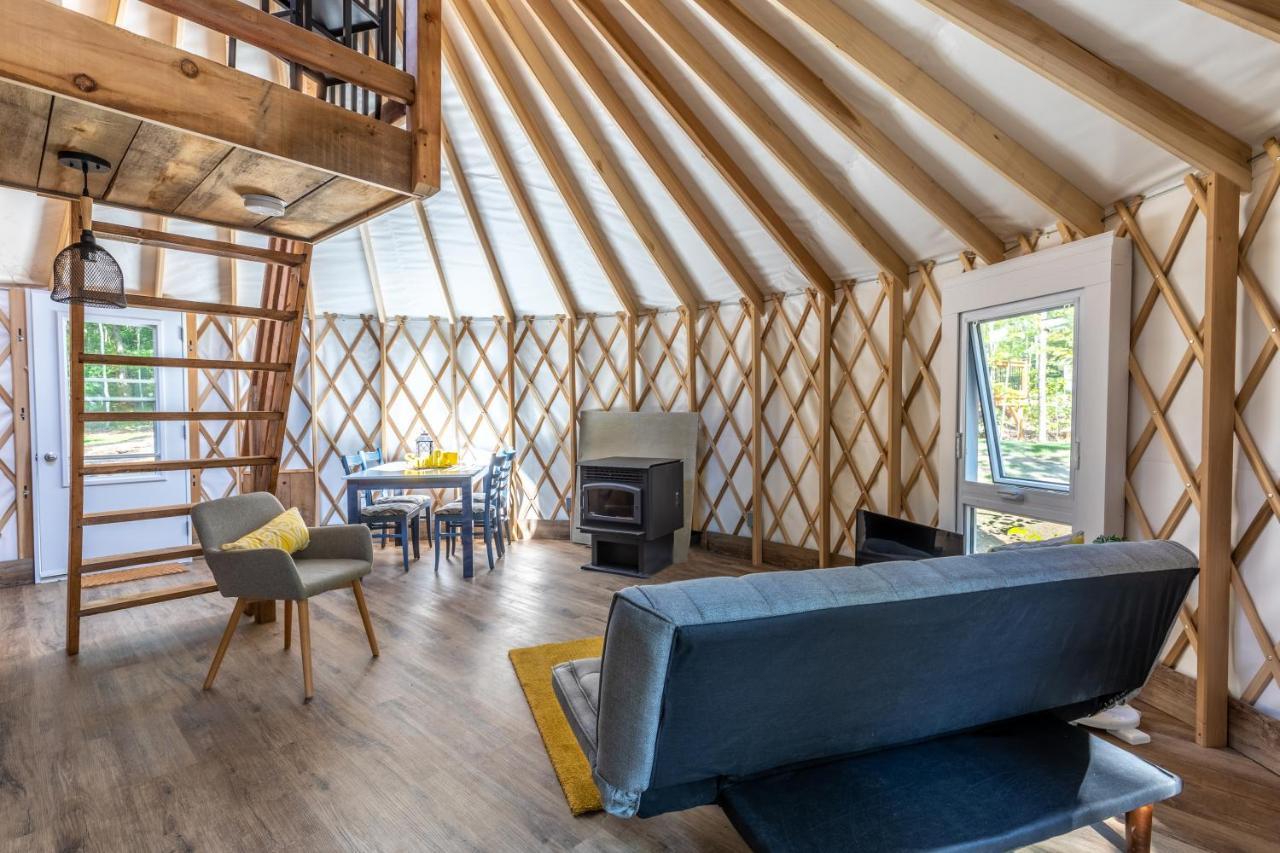Yourtes Glamping Du Poisson Blanc Notre-Dame-du-Laus Exteriör bild